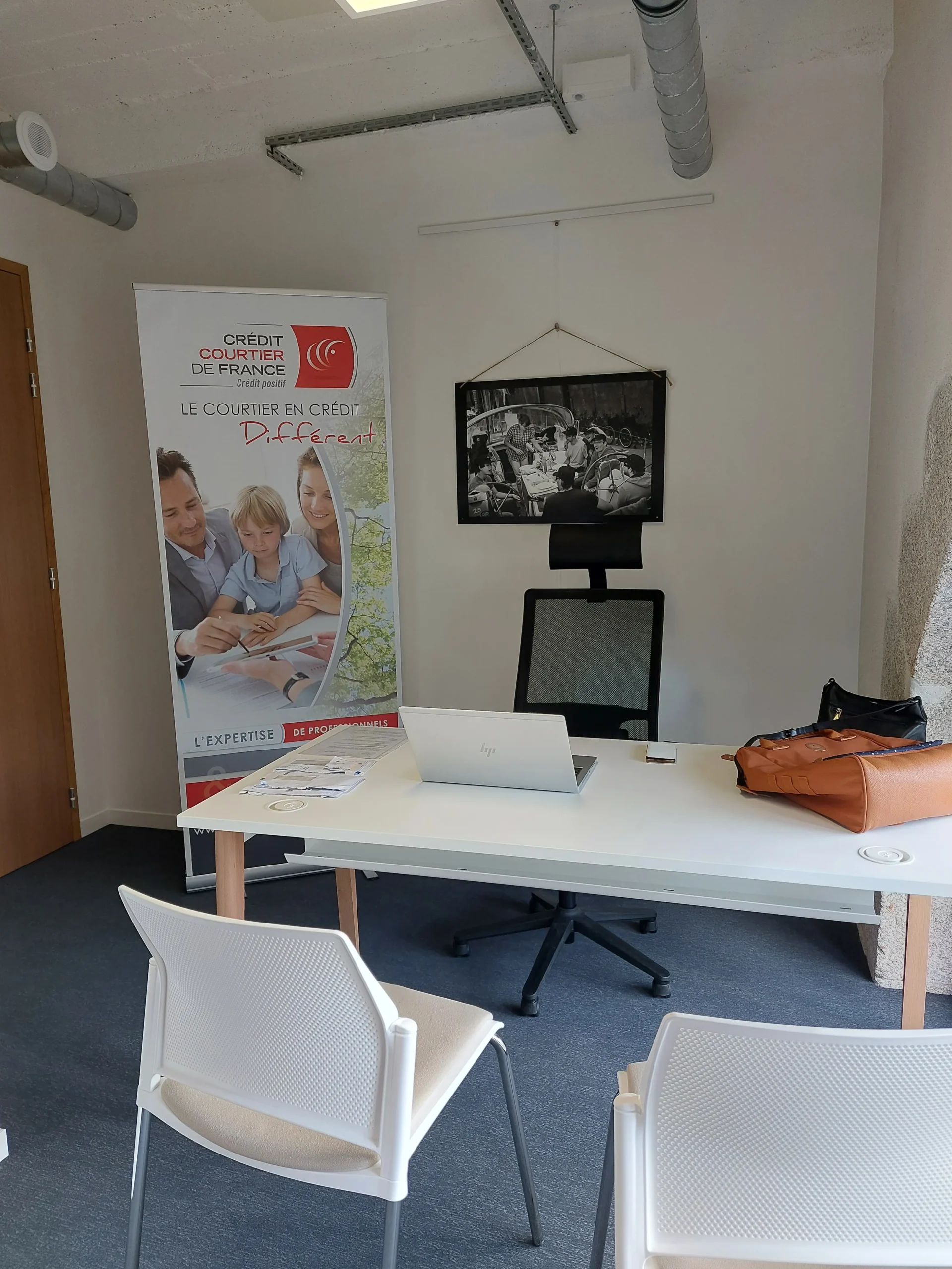 photographie présentant le bureau de l'agence Crédit Courtier de France de Pontivy